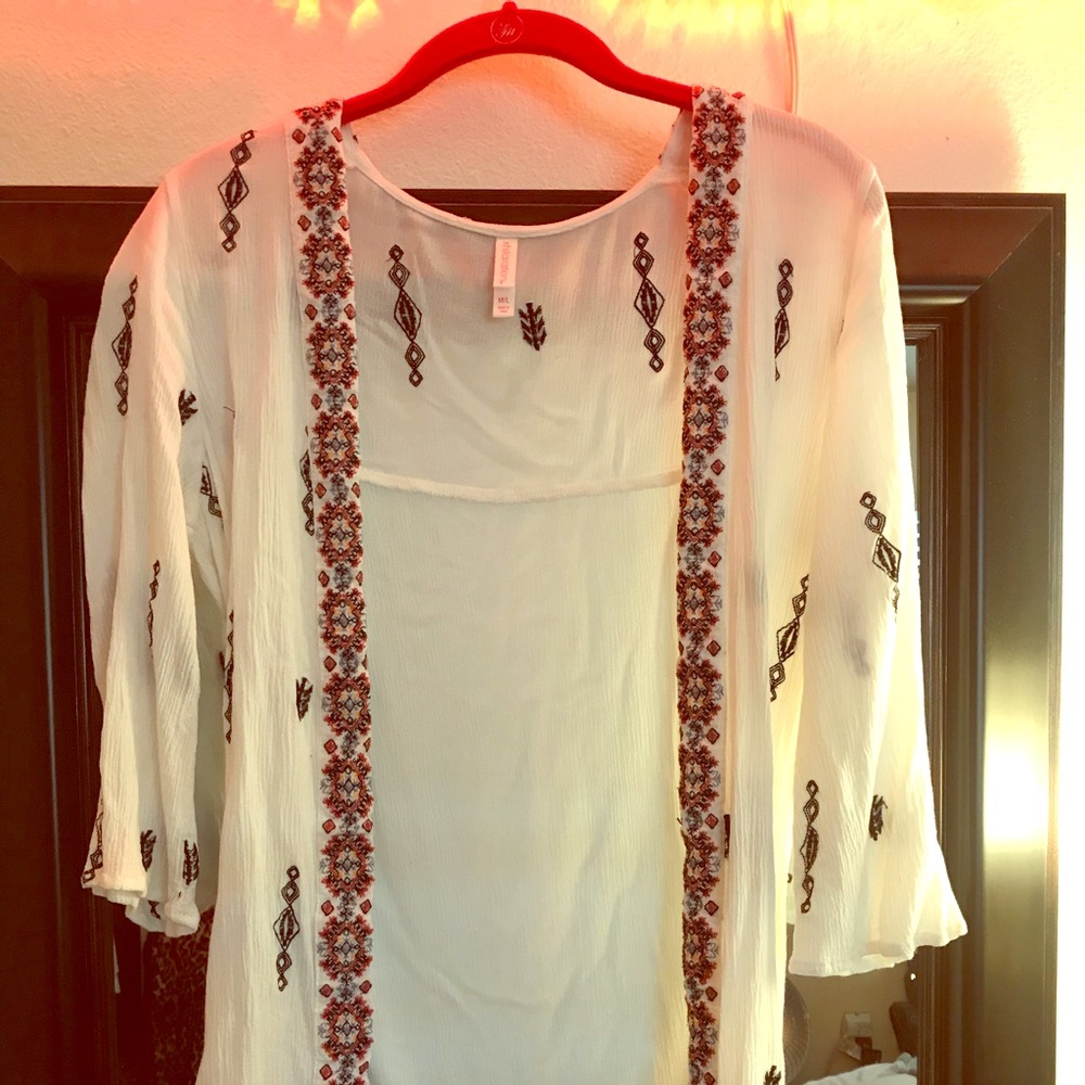 M/L lightweight shawl with floral design